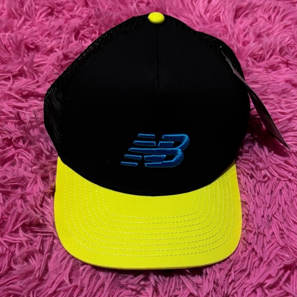 New Balance SnapBack Essentials Adjustable Trucker Hat - Picture 7 of 8